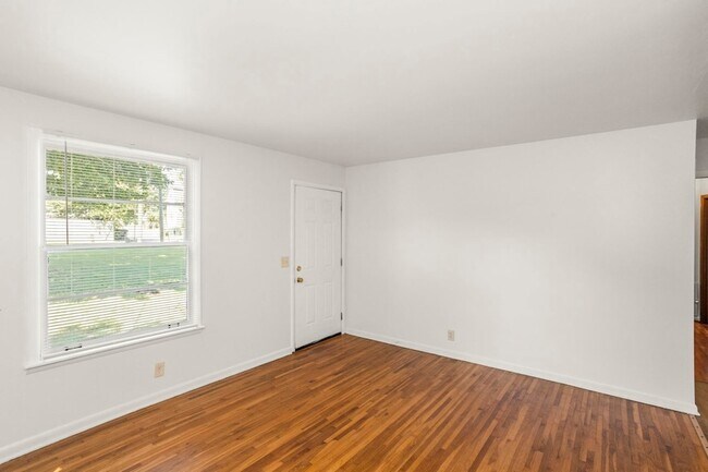 Building Photo - 2510 9th Ave S