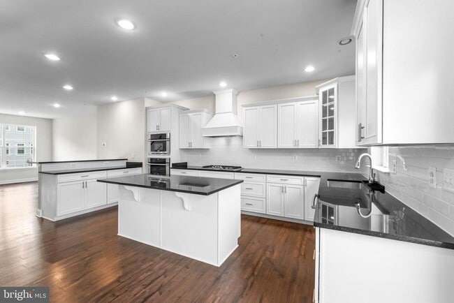 Building Photo - 8418 Kendall Ct