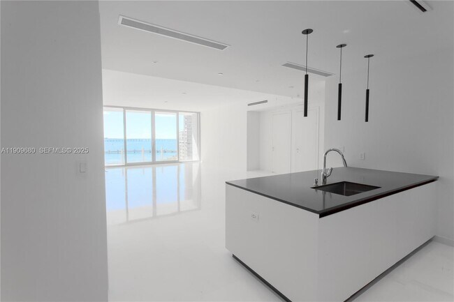 Building Photo - 300 Biscayne Blvd Way