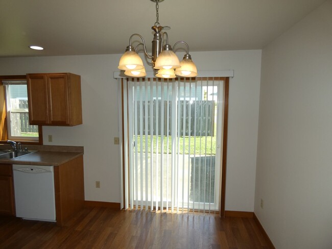 Building Photo - APPLICATION PENDING - Quiet living close t...