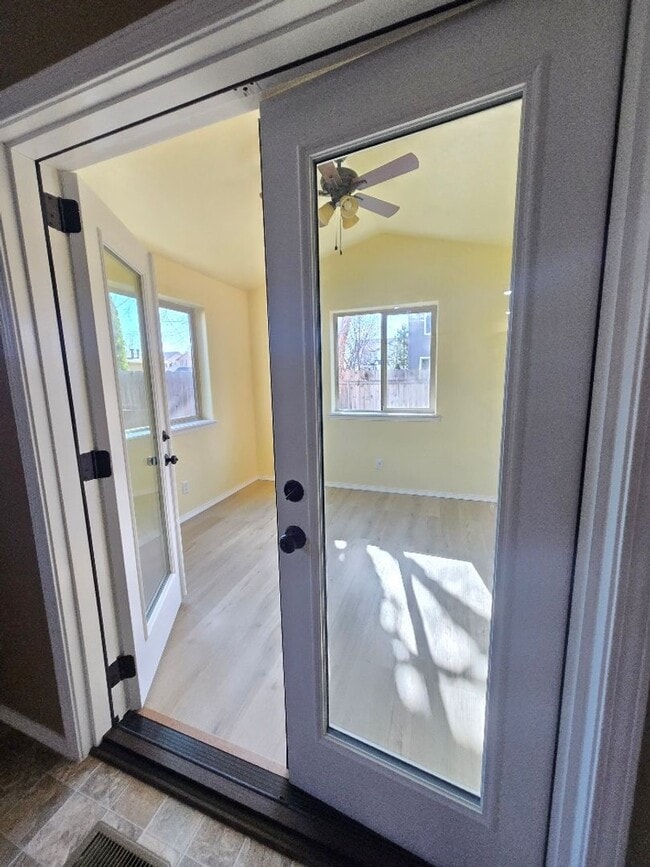 Building Photo - Lovely Meridian Home