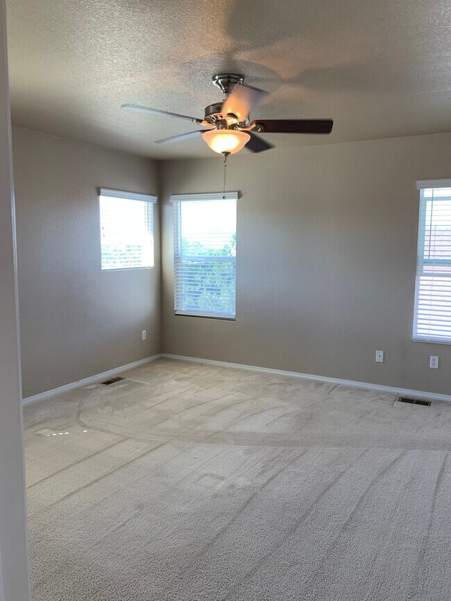 Building Photo - $2300 | 3BR/2.5BA | Dog Friendly Beautiful...