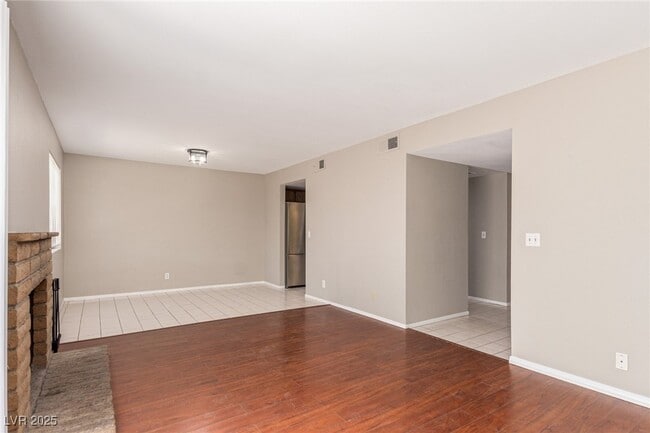 Building Photo - 557 Chelsea Dr