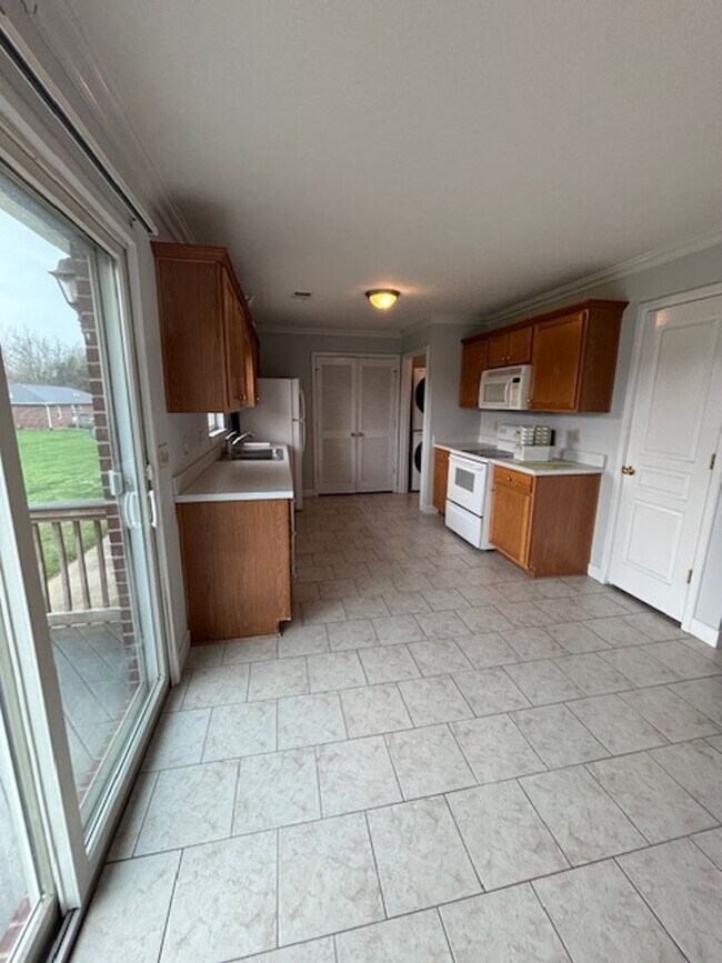 Building Photo - 117 Croghan Way