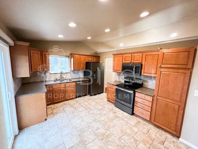 Building Photo - 355 Waco Ct