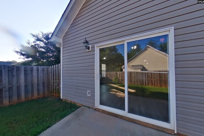 Building Photo - 819 Chablis Dr