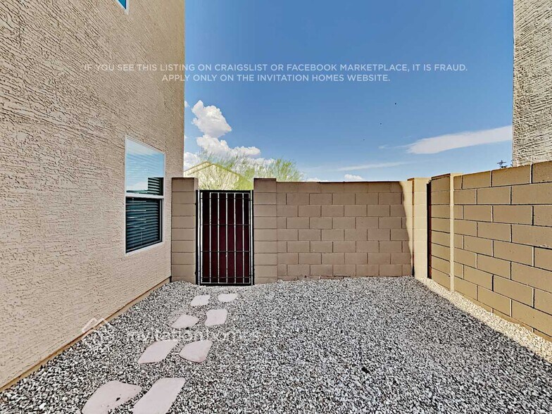 Building Photo - 8015 W Agora Ln