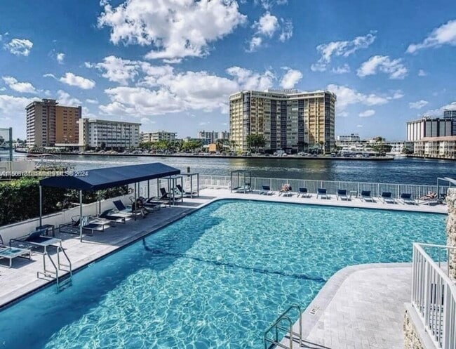 Building Photo - 1849 S Ocean Dr