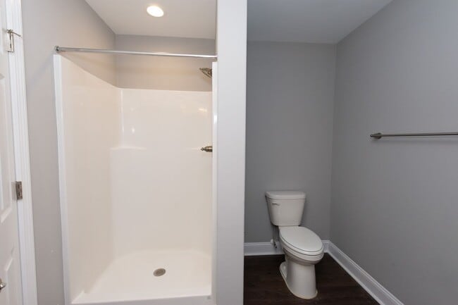 Building Photo - MOVE-IN READY