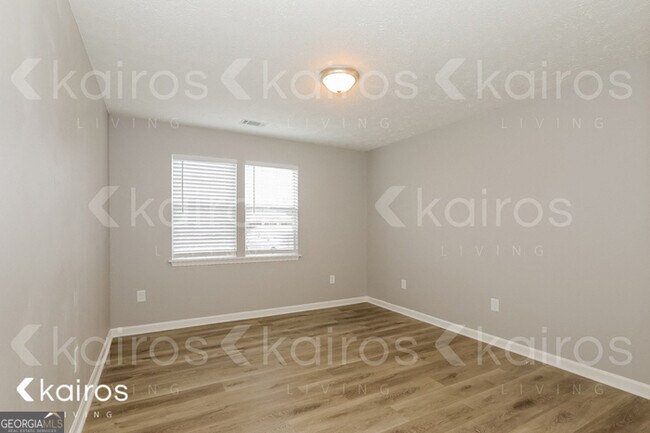 Building Photo - 415 Deer Park Dr