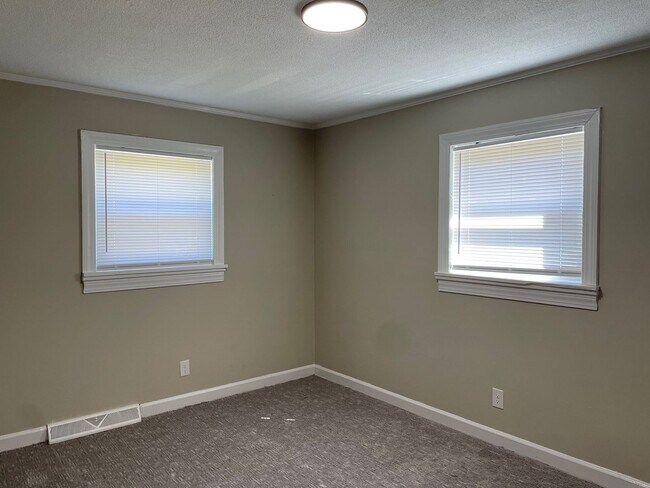 Building Photo - 1297