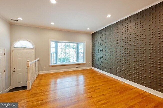 Building Photo - 215 Lynn Manor Dr