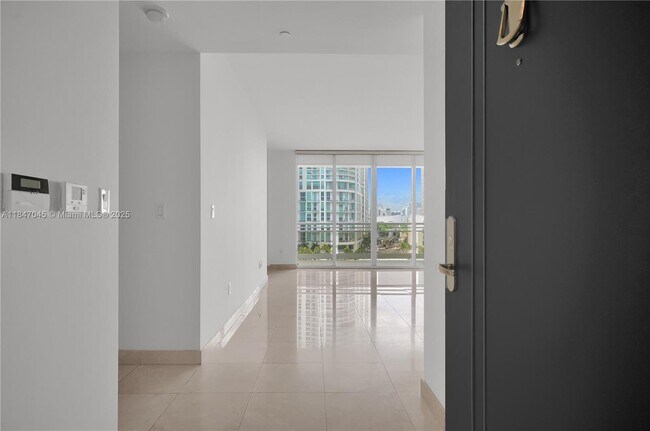 Building Photo - 901 Brickell Key Blvd