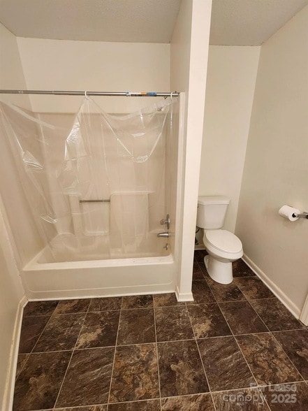 Building Photo - 208 Cliffside Dr
