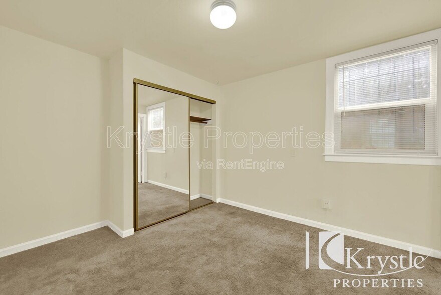 Building Photo - 505 Hichborn St