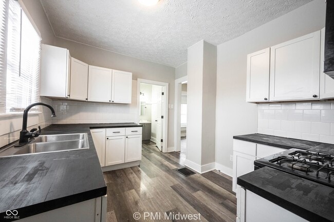 Building Photo - 729 N Bosart Ave