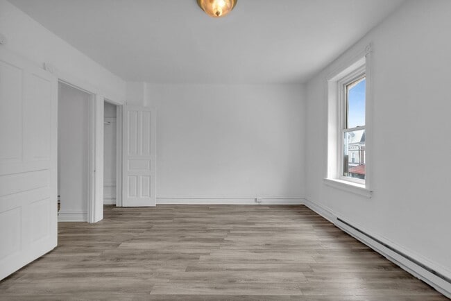 Building Photo - Spacious 5-Bed Renovated Home with Modern ...