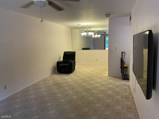 Building Photo - 2929 Sunnyside Dr