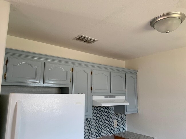 Building Photo - 1001 Lexington Cir