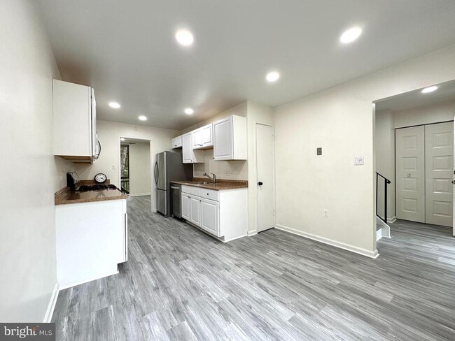 Building Photo - 8119 Inverness Ridge Rd