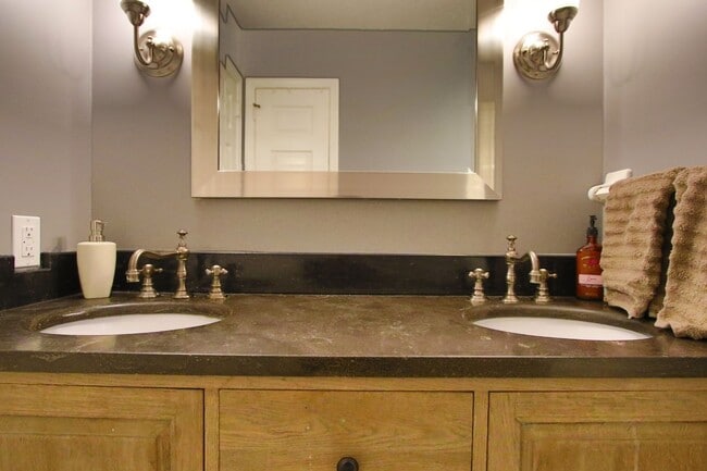 Building Photo - UPDATED CONDO IN THE HEART OF BRENTWOOD . . . PLUS AMENITIES!!!