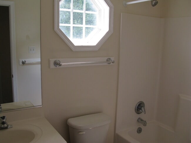 Building Photo - 7809 Silktree Pl