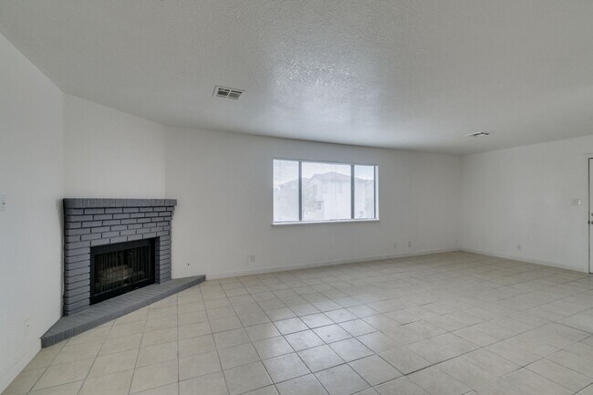 Building Photo - 6987 Mendon Ln