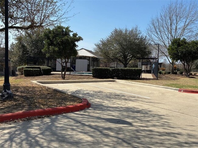 Building Photo - 9201 Brodie Ln