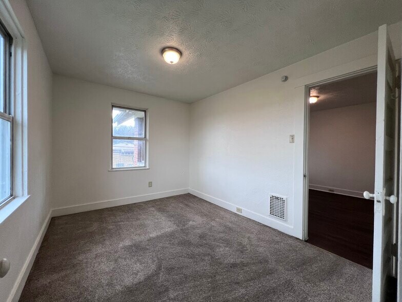 Building Photo - 610 Short St