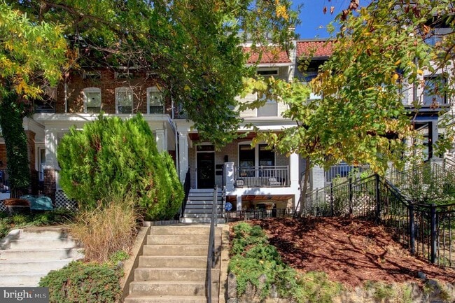Building Photo - 1321 Spring Rd NW
