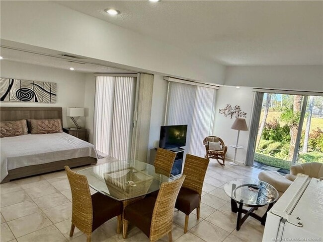 Building Photo - 3304 SE Morningside Blvd