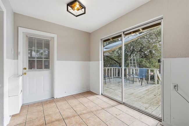 Building Photo - 3007 Kinney Ave