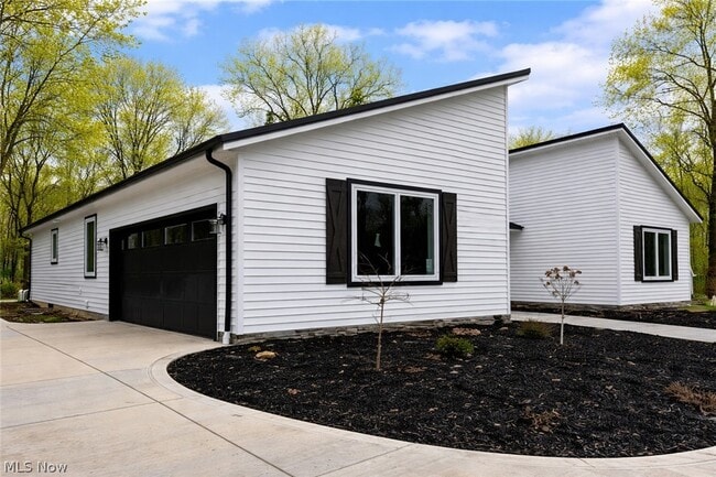 Building Photo - 3940 Ellendale Rd