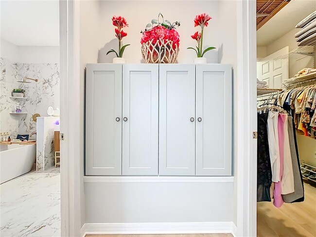 Building Photo - 790 Carmel Ln