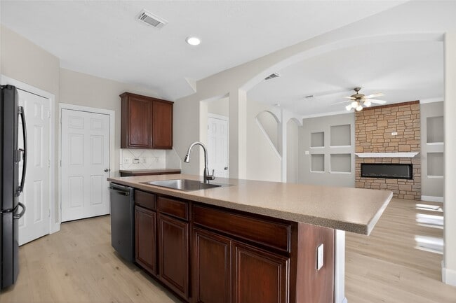 Building Photo - 126 Silver Penny Dr