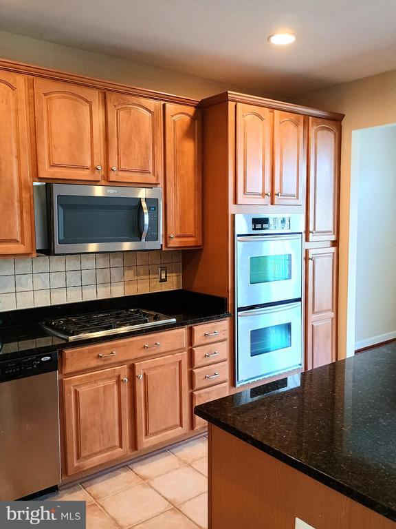 Building Photo - 1043 Hotchkiss Pl