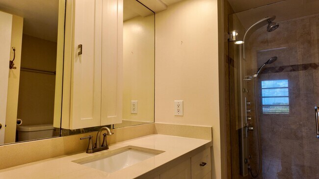 Building Photo - 4640 Lucerne Lakes Blvd W