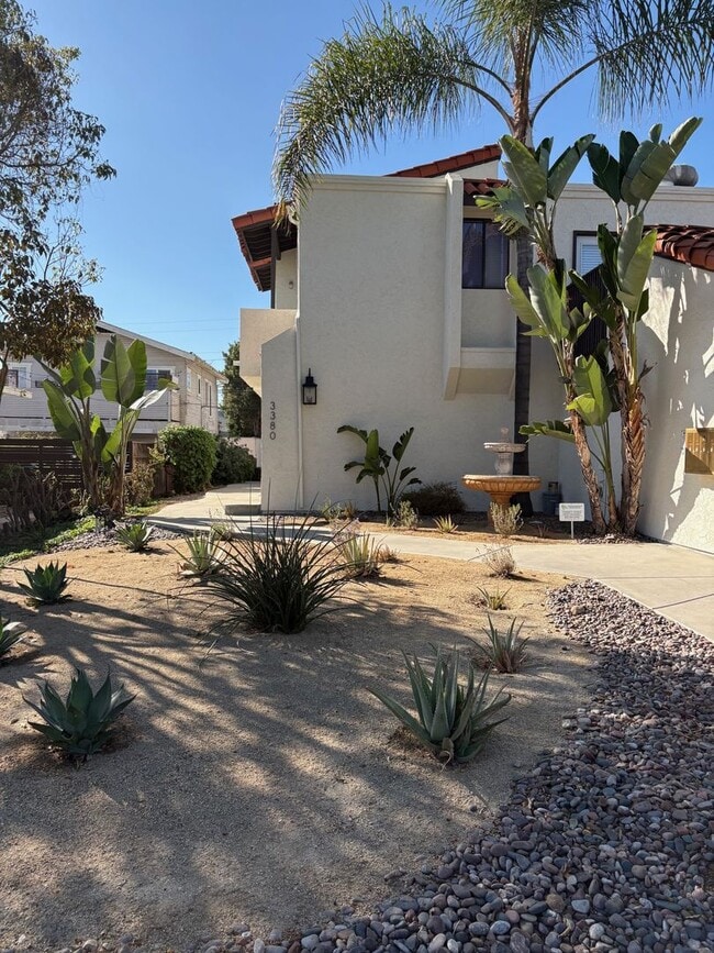 Building Photo - 2br/1.5ba Townhouse in North Park with Washer and Dryer, A/C, and Parking!