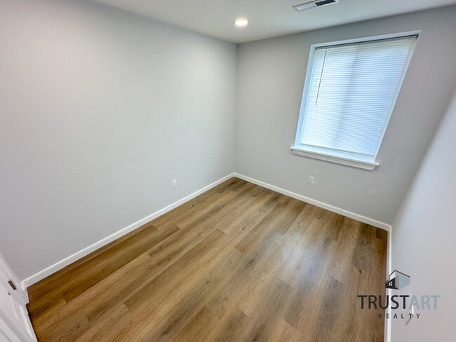 Building Photo - 3 bed/2.5 bath House in North East Philade...