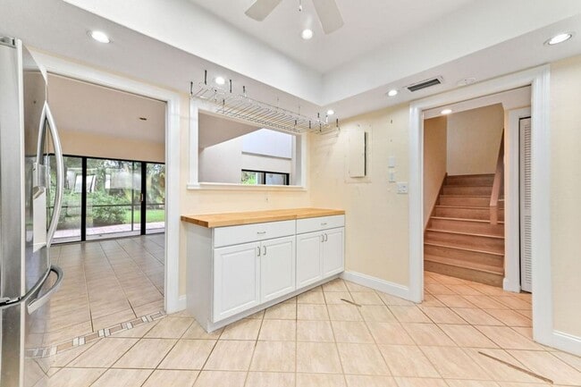 Building Photo - 1900 Presidential Way