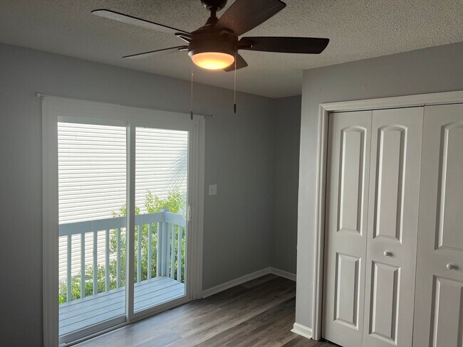 Building Photo - Walk to Beach! Newly Remodeled 2 Bedroom, ...