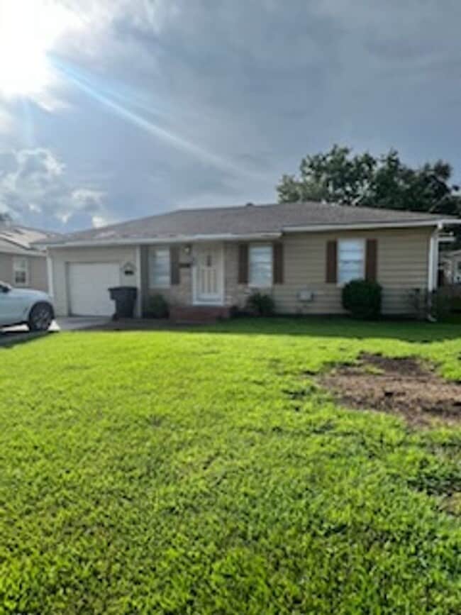 Building Photo - 2 Bed, 1 Bath House, NISD!