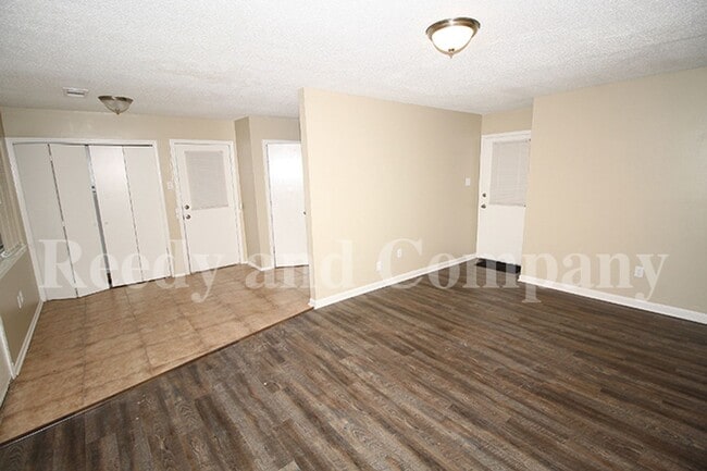 Building Photo - 5356 Lakeview Cove