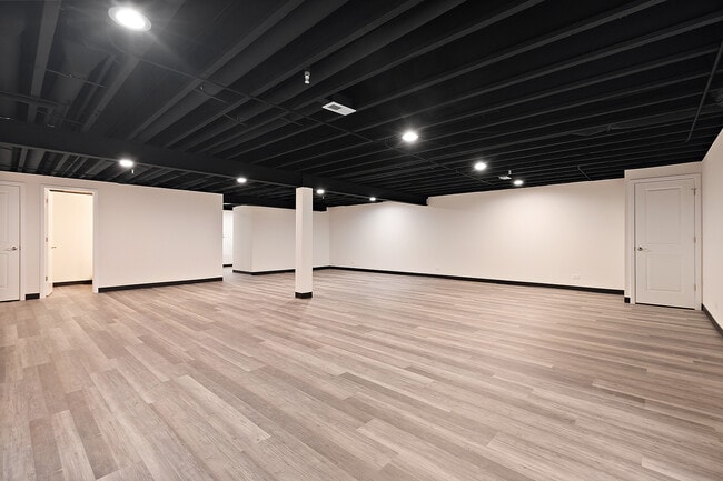 Building Photo - 69 Olympus Dr