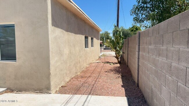 Building Photo - 6714 N 54th Ave