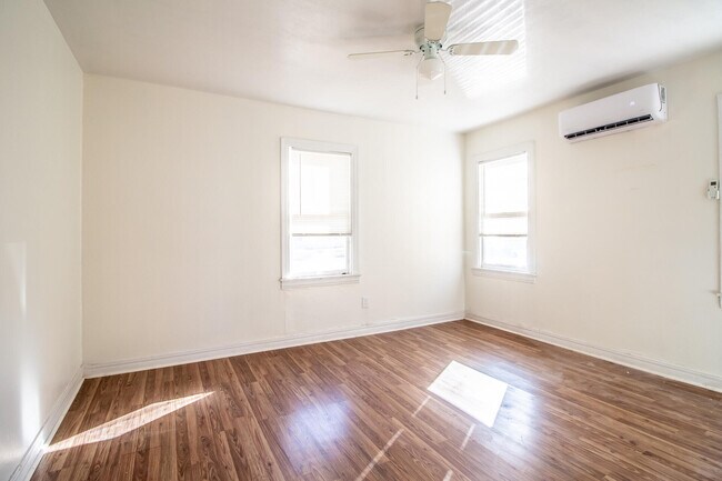 Primary Photo - 114 Avenue V