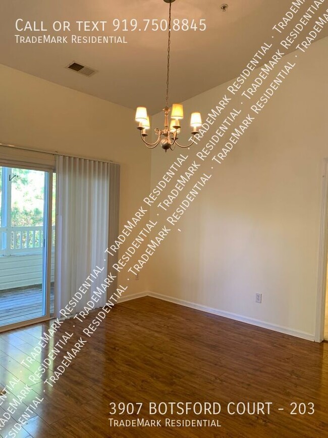 Building Photo - 2 Bedroom 2 Bath Condo on Botsford Court A...