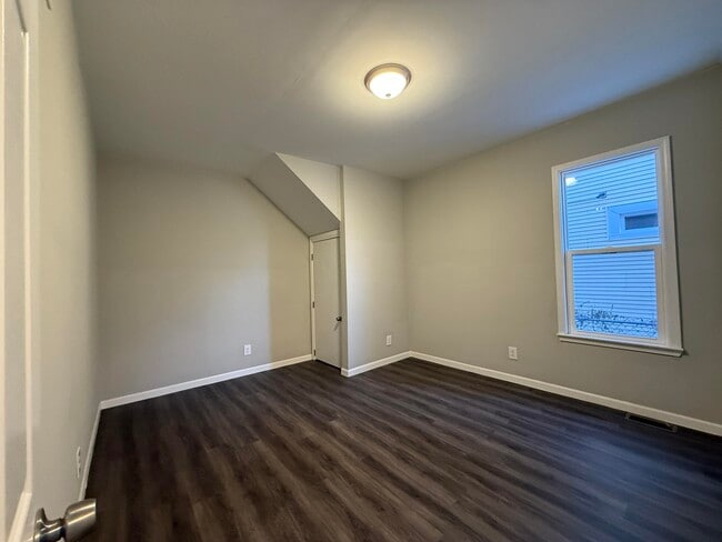 Building Photo - 351 Westminster St