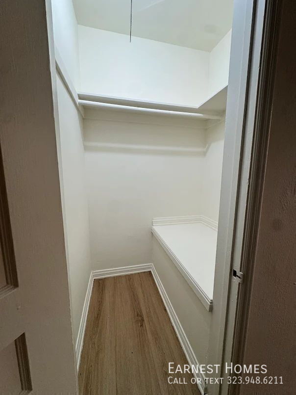 Building Photo - 127 N Doheny Dr