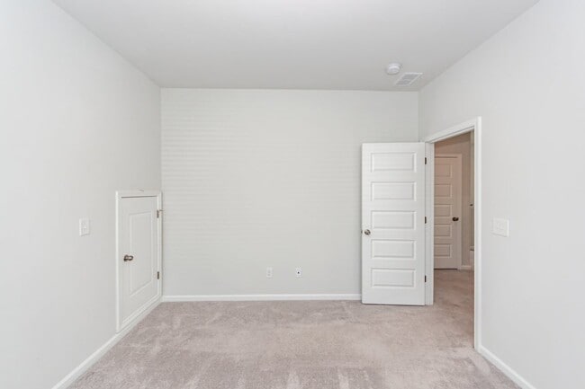 Building Photo - 214 Narrowleaf Ave